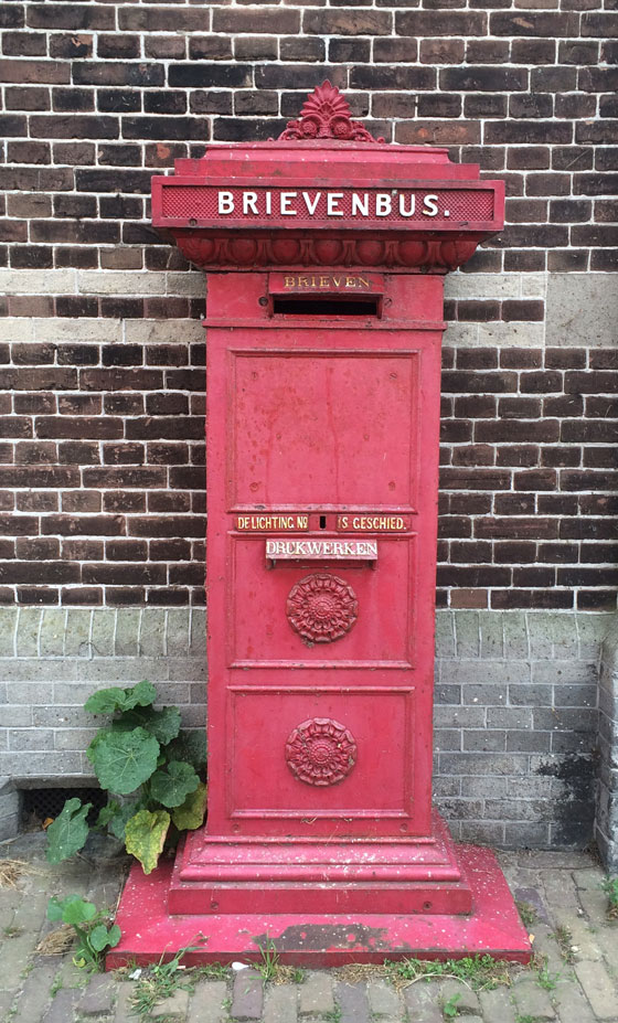 oude rode brievenbus
