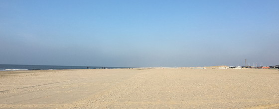 Ploggen 11 Maart 2016: Bezoek Futureland en Rondvaart Maasvlakte 2 leeg strand
